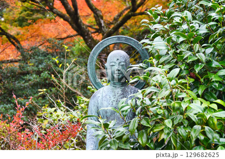 大原　実光院　旧理覚院庭園　美しい紅葉（京都府京都市左京区） 129682625