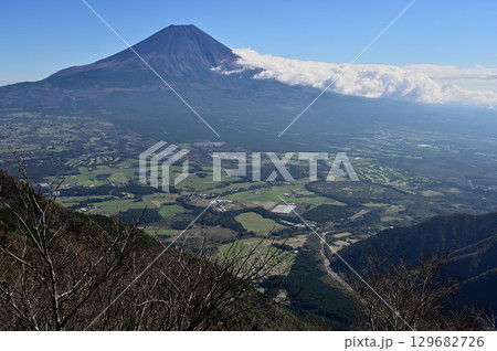 天子山地の毛無山より 富士山と朝霧高原 天子山地の毛無山より 富士山と朝霧高原 129682726