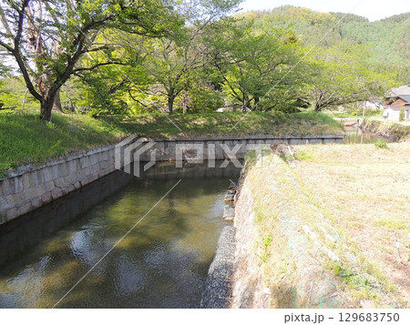 龍岡城五稜郭　堀 129683750