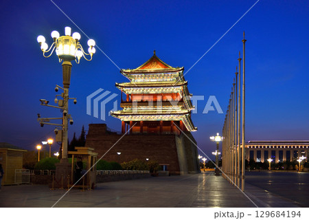 Night view of Zhengyangmen gate in the south of Tiananmen Square in Beijing, China 129684194