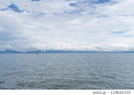 猪苗代湖と空 129684350