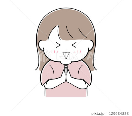 両手を合わせる笑顔の女の子1 129684828