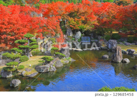 秋の耶馬溪（溪石園・中津市） 129685458