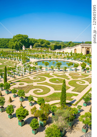フランス・ベルサイユ宮殿の美しい庭園と噴水－世界遺産の絶景風景 129685995