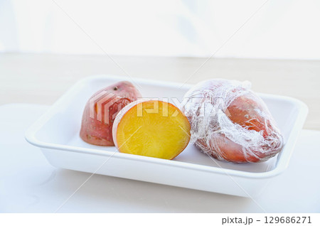 レンチンしたアンデス赤じゃがいも 129686271