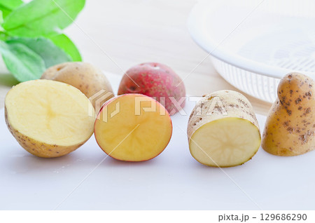 じゃがいも三種類の断面 じゃがいも三種類の断面 129686290
