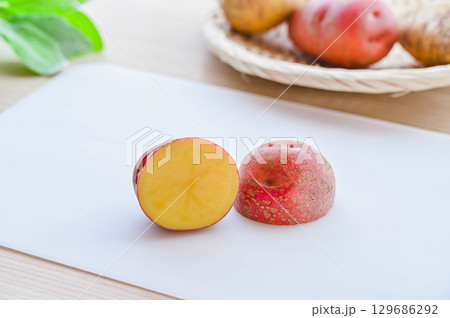 アンデス赤じゃがいも アンデス赤じゃがいも 129686292