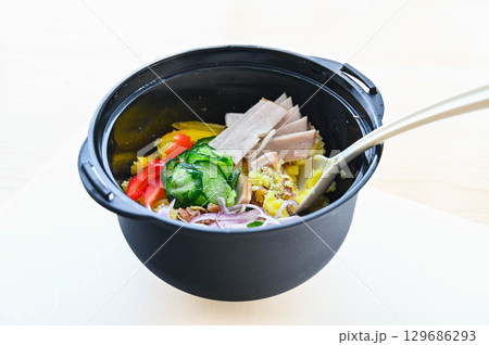 赤いもで作るポテトサラダ 129686293