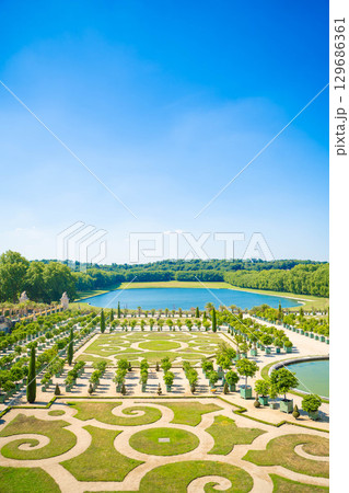 フランス・ベルサイユ宮殿の美しい庭園と噴水-世界遺産の絶景風景 フランス・ベルサイユ宮殿の美しい庭園と噴水-世界遺産の絶景風景 129686361