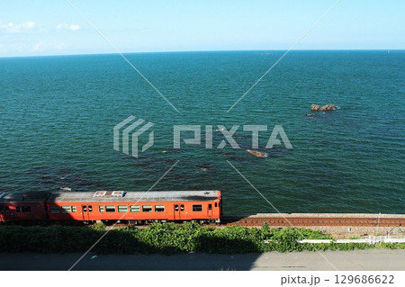 海沿いの列車 海沿いの列車 129686622