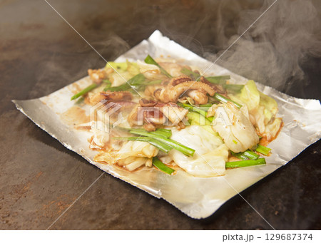 イカと野菜の炒め物 イカと野菜の炒め物 129687374