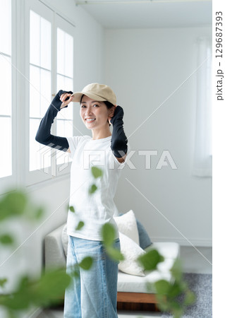 お出かけ前に全身UVケア 129687393