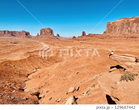 【アリゾナ州】John Ford’s Pointに立つ人物と絶景 【アリゾナ州】John Ford’s Pointに立つ人物と絶景 129687442