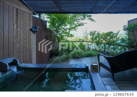 琴平の老舗旅館・琴平花壇の客室露天風呂と眺め（香川県） 129687639