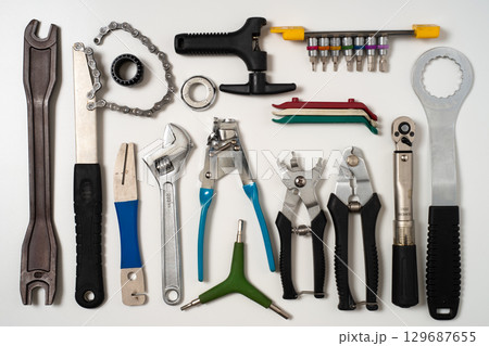 自転車主にロードバイク用の専用工具の数々 129687655