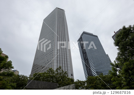 東京　西新宿の風景　都市風景 129687816