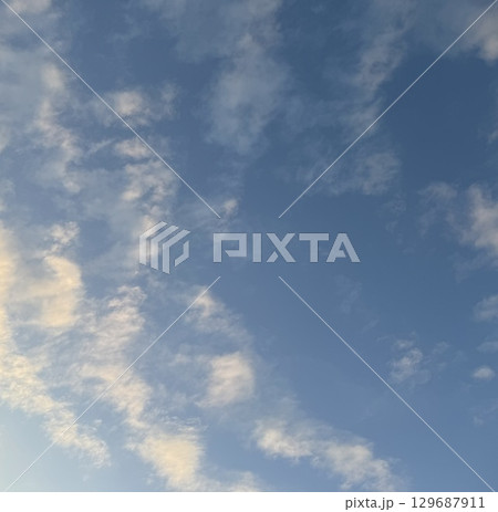 夕暮れの空と雲/The sky 129687911