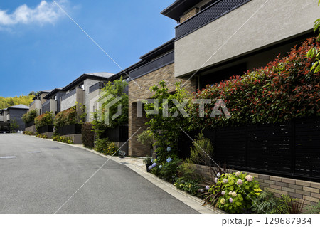 無電柱化の住宅街も風景2025 129687934