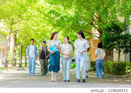 大学生　女性 129688913