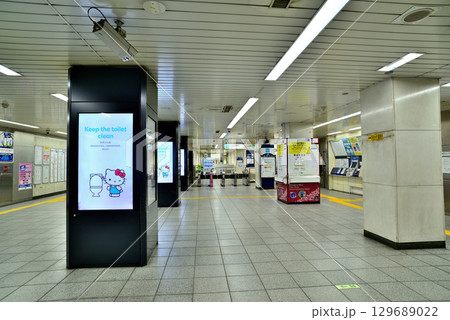 明治神宮前(原宿)駅 地下鉄 千代田線のホーム 明治神宮前(原宿)駅 地下鉄 千代田線のホーム 129689022