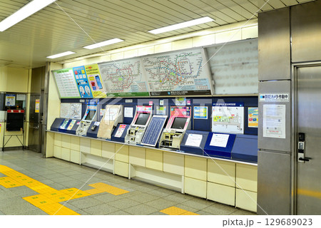 明治神宮前(原宿)駅 地下鉄 千代田線のホーム 明治神宮前(原宿)駅 地下鉄 千代田線のホーム 129689023