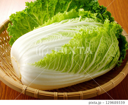 秋の収穫野菜（白菜,ハクサイ） 129689339