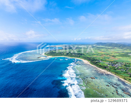夏の土盛海岸（鹿児島県 奄美大島） 129689371