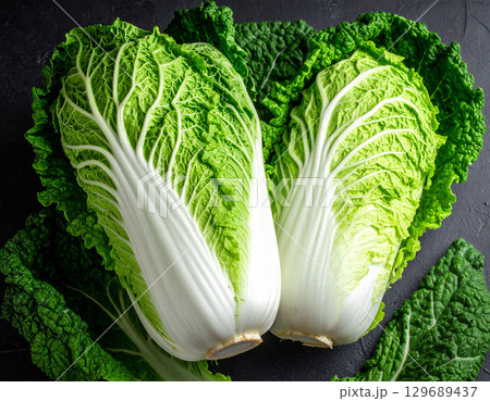 秋の収穫野菜（白菜,ハクサイ） 129689437