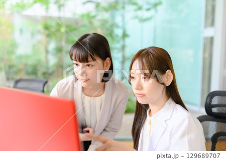 相談する医師 129689707