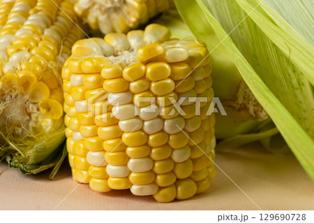 Detailed macro of fresh raw corn cobs Detailed macro of fresh raw corn cobs 129690728
