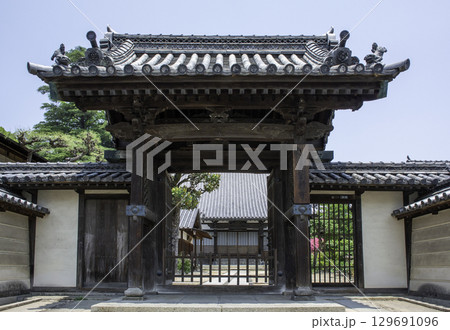 倉敷美観地区の町並み 誓願寺 山門 岡山県倉敷市 倉敷美観地区の町並み 誓願寺 山門 岡山県倉敷市 129691096