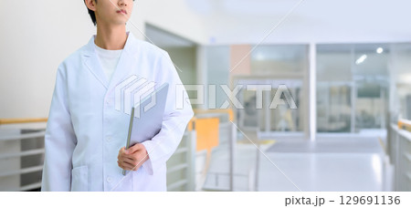 白衣を着た人物ポートレート 白衣を着た人物ポートレート 129691136