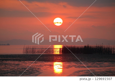 荒尾市　海岸　夕暮れ、 129691507