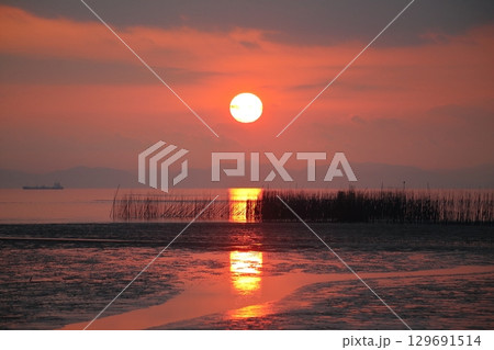 荒尾市　海岸　夕暮れ、 129691514