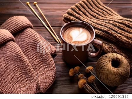 冬の温かい飲み物と編み物 129691555
