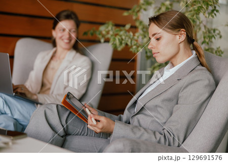 Business Meeting Emphasis on Focus and Collaboration in Todays Modern Workplace Environment 129691576
