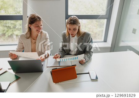 Professional Collaboration in a Modern Office Setting for Enhanced Team Dynamics and Success Professional Collaboration in a Modern Office Setting for Enhanced Team Dynamics and Success 129691829