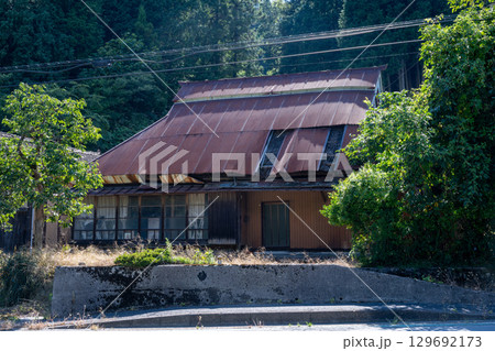 日本の島根県で見た古くてとても美しい建物 129692173