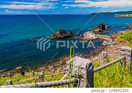 遊歩道から眺める大海原 遊歩道から眺める大海原 129692263