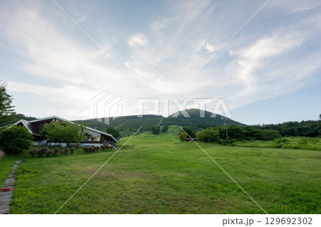 日本の島根県の三瓶山のとても美しい風景 129692302