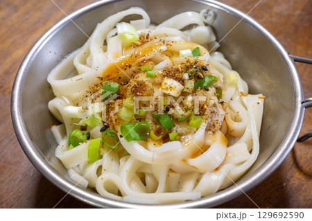 とても美味しい日本のうどん とても美味しい日本のうどん 129692590