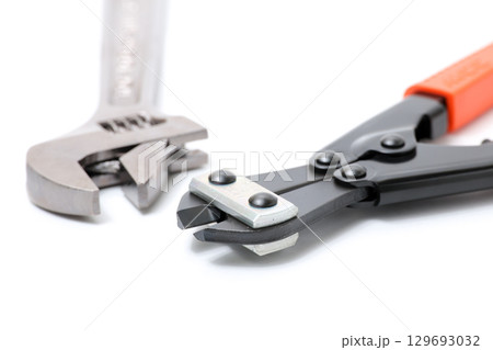 レンチ,スパナ,工具,道具,用具,DIY,ワイヤークリッパー、ネジ,ナット,ボルト,産業,修理,大工 129693032