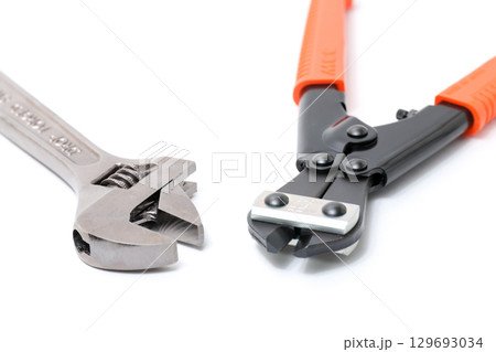 レンチ,スパナ,工具,道具,用具,DIY,ワイヤークリッパー、ネジ,ナット,ボルト,産業,修理,大工 129693034