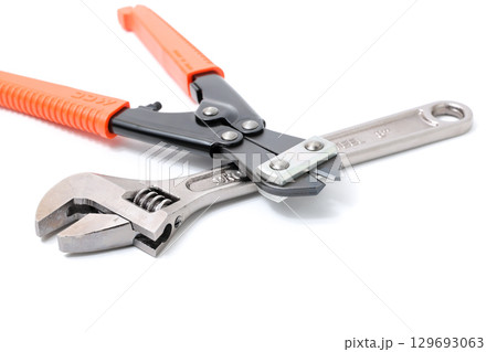 レンチ,スパナ,工具,道具,用具,DIY,ワイヤークリッパー、ネジ,ナット,ボルト,産業,修理,大工 129693063