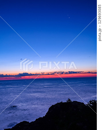 朝焼けと金星と木星 129693085