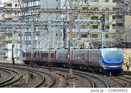 複々線東海道本線　名所　元町カーブを行く　高速特急スーパーはくと 129694402