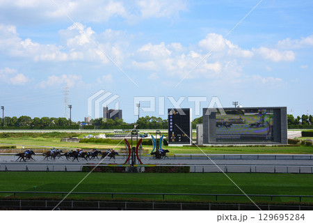 真夏の中京競馬場 129695284