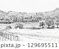 稲穂が育つ里山の風景 129695511