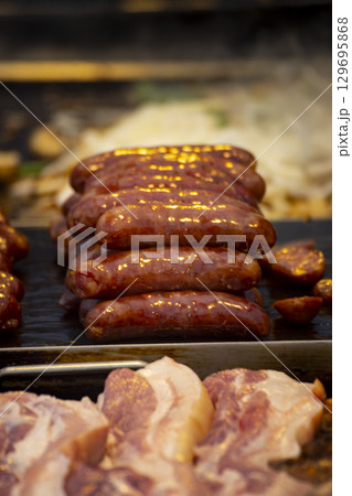 夜市 ナイトマーケット 食べ物 129695868