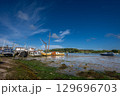 Boats on a sunny day at the quay in the historic town of Woodbridge in Suffolk, UK. View at low tide on the River Deben. 129696703